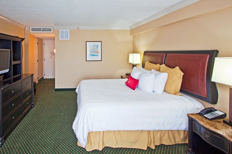Crowne Plaza Hotel Pensacola Grand - Pensacola, FL