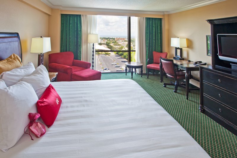 Crowne Plaza Hotel Pensacola Grand - Pensacola, FL