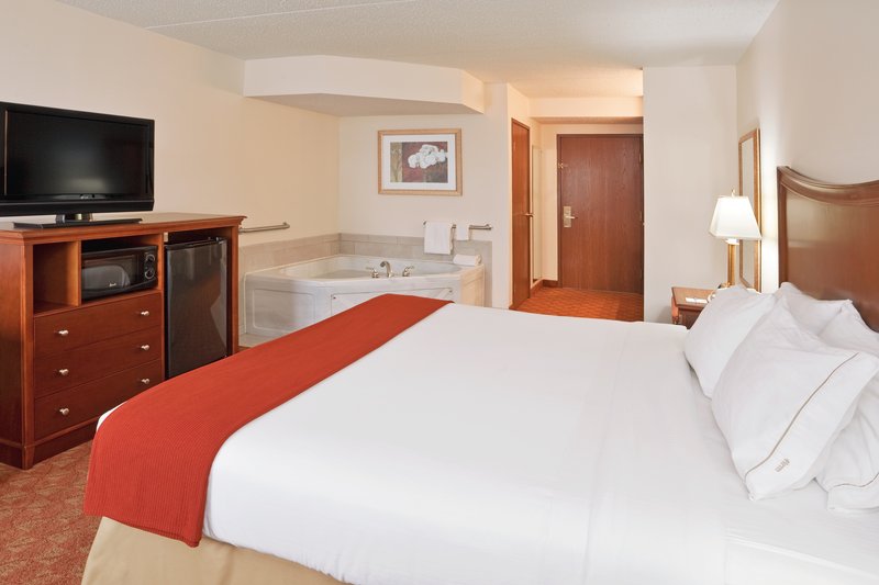 HOLIDAY INN EXPRESS - Delmont, PA