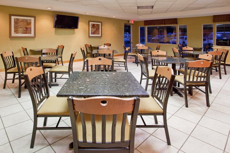 HOLIDAY INN EXPRESS - Delmont, PA