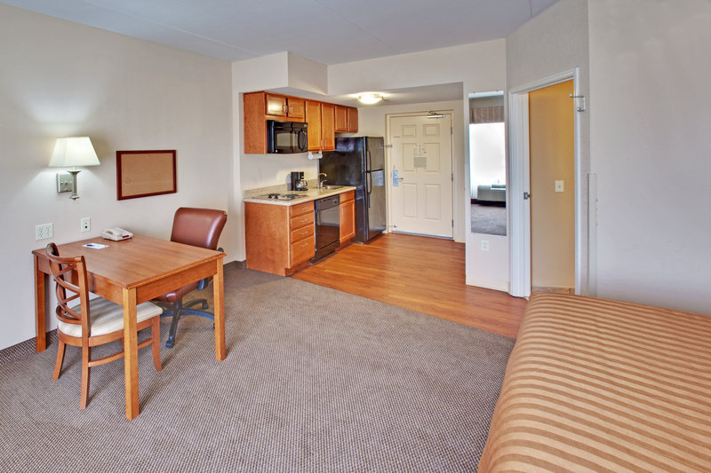 Candlewood Suites - Omaha, NE