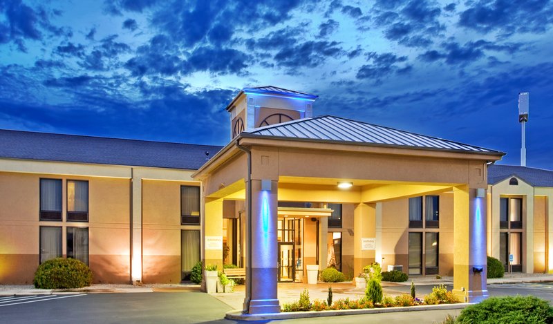 HOLIDAY INN EXPRESS-MARSHFIELD - Marshfield, MO