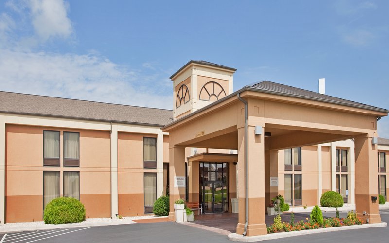HOLIDAY INN EXPRESS-MARSHFIELD - Marshfield, MO