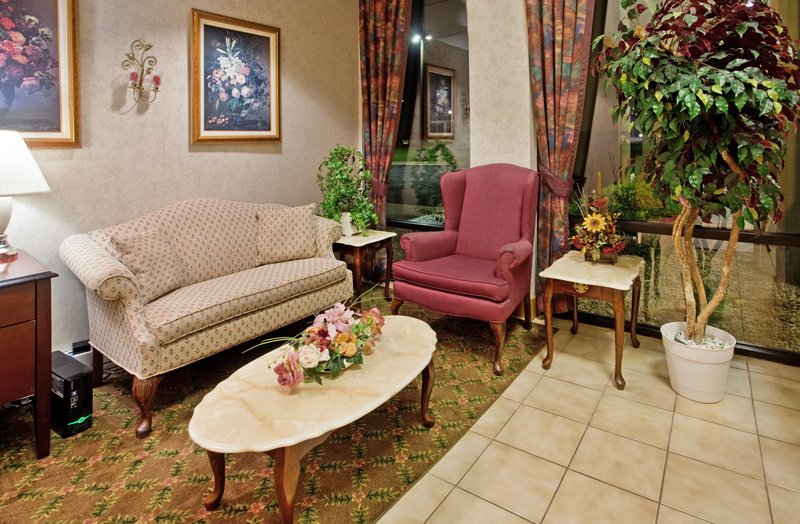 HOLIDAY INN EXPRESS-MARSHFIELD - Marshfield, MO