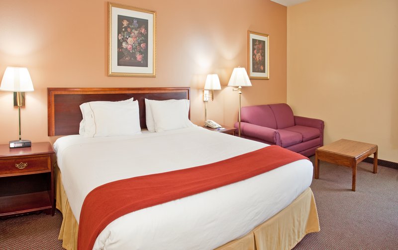 HOLIDAY INN EXPRESS-MARSHFIELD - Marshfield, MO