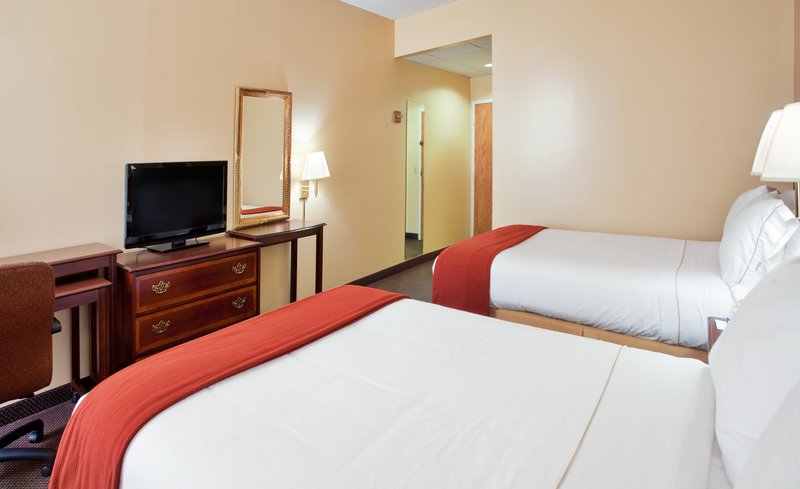 HOLIDAY INN EXPRESS-MARSHFIELD - Marshfield, MO