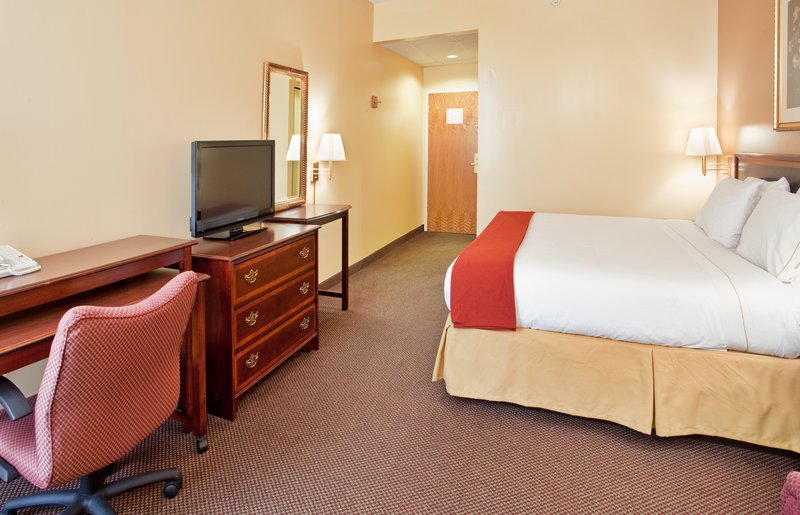 HOLIDAY INN EXPRESS-MARSHFIELD - Marshfield, MO