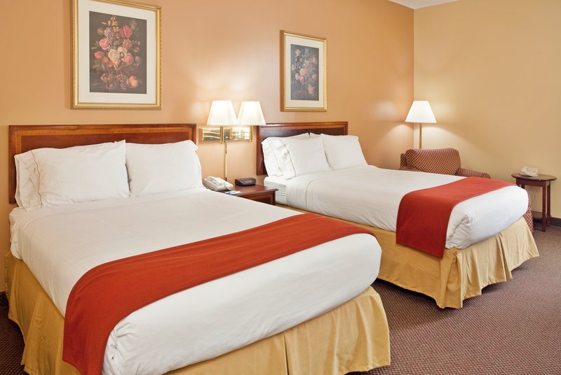 HOLIDAY INN EXPRESS-MARSHFIELD - Marshfield, MO