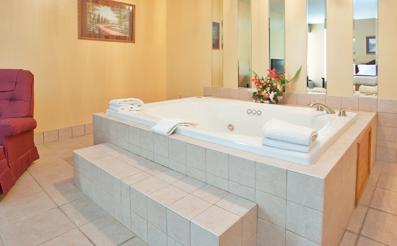 HOLIDAY INN EXPRESS-MARSHFIELD - Marshfield, MO