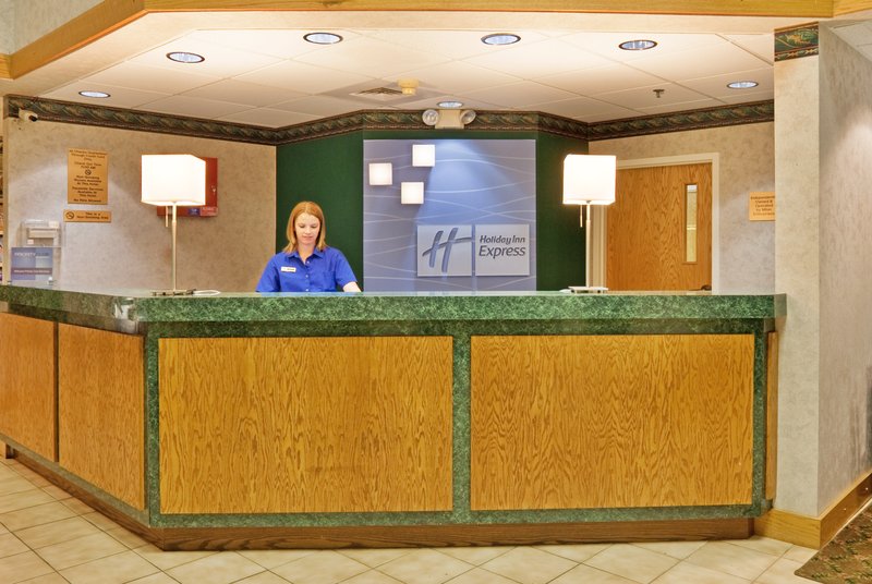 HOLIDAY INN EXPRESS-MARSHFIELD - Marshfield, MO