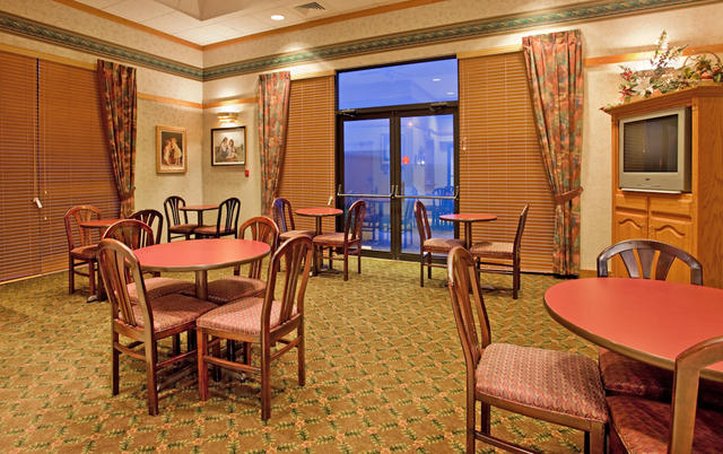 HOLIDAY INN EXPRESS-MARSHFIELD - Marshfield, MO