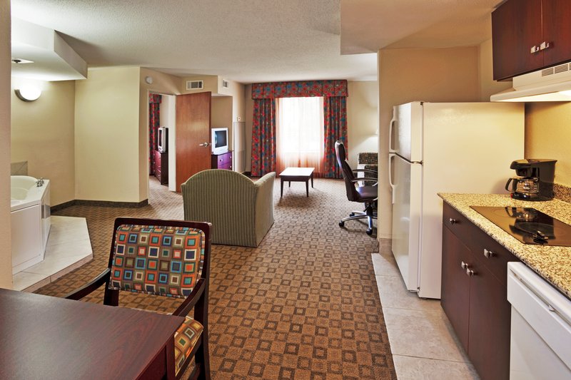 Holiday Inn Express Hotel & Suites Petersburg-Fort Lee - Petersburg, VA