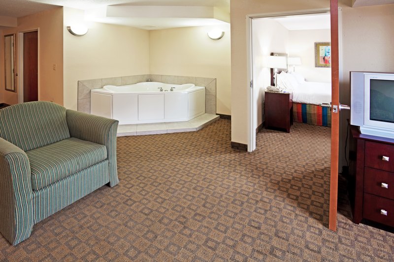 Holiday Inn Express Hotel & Suites Petersburg-Fort Lee - Petersburg, VA
