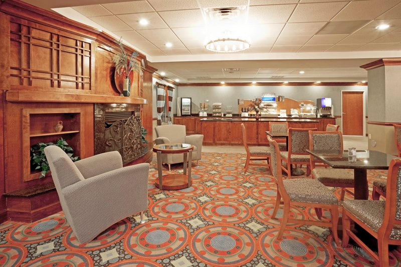 Holiday Inn Express Hotel & Suites Petersburg-Fort Lee - Petersburg, VA