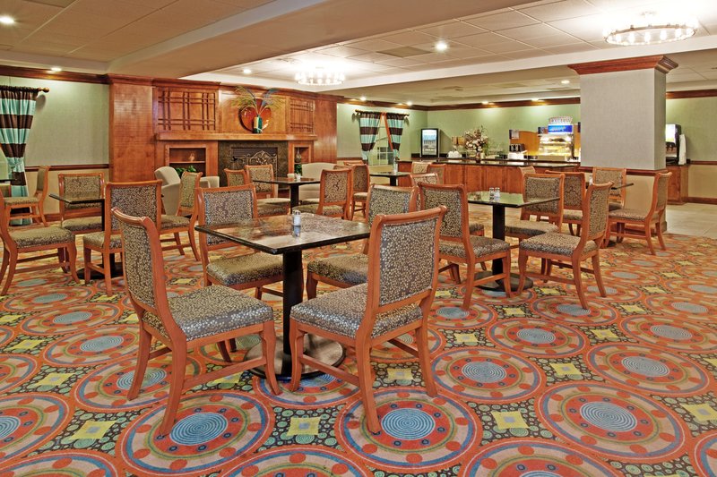 Holiday Inn Express Hotel & Suites Petersburg-Fort Lee - Petersburg, VA