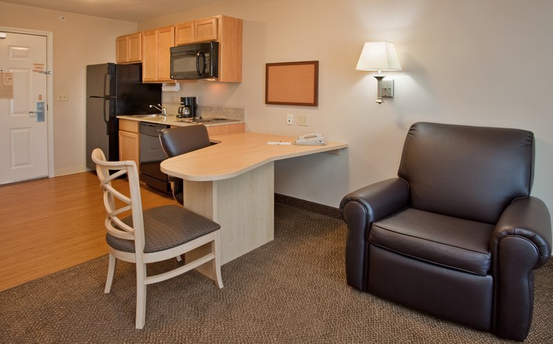 Candlewood Suites OLATHE - Olathe, KS