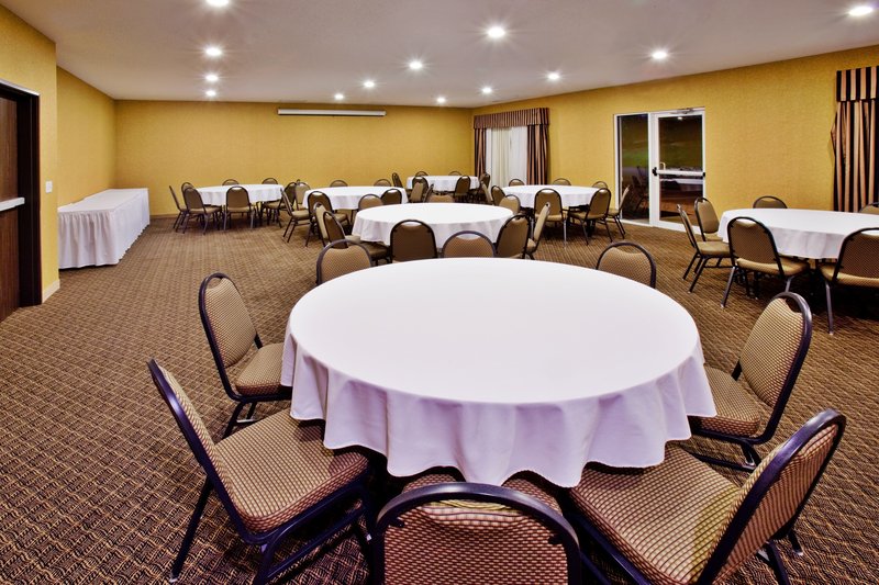 Holiday Inn Express Le Claire Riverfront-Davenport - Davenport, IA