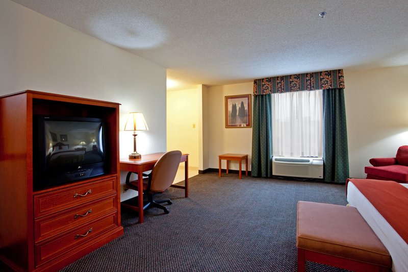 Holiday Inn Express & Suites PETERSBURG/DINWIDDIE - Petersburg, VA