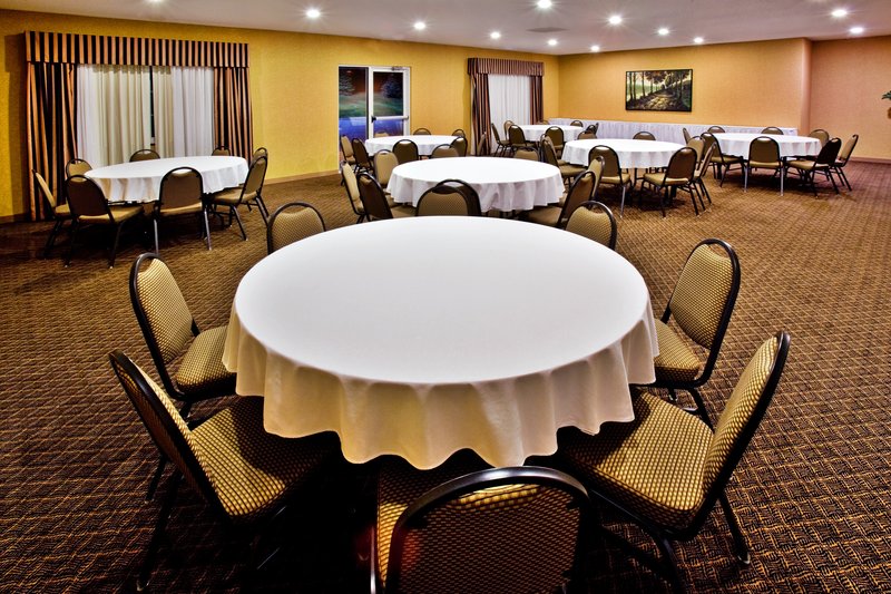 Holiday Inn Express Le Claire Riverfront-Davenport - Davenport, IA