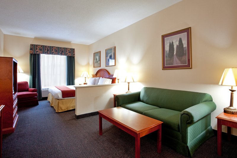 Holiday Inn Express & Suites PETERSBURG/DINWIDDIE - Petersburg, VA