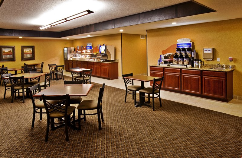 Holiday Inn Express Le Claire Riverfront-Davenport - Davenport, IA
