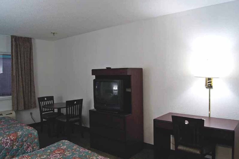 Econo Lodge - Gurnee, IL