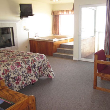 Cozy Cove Beachfront Resort Inn - Lincoln City, OR