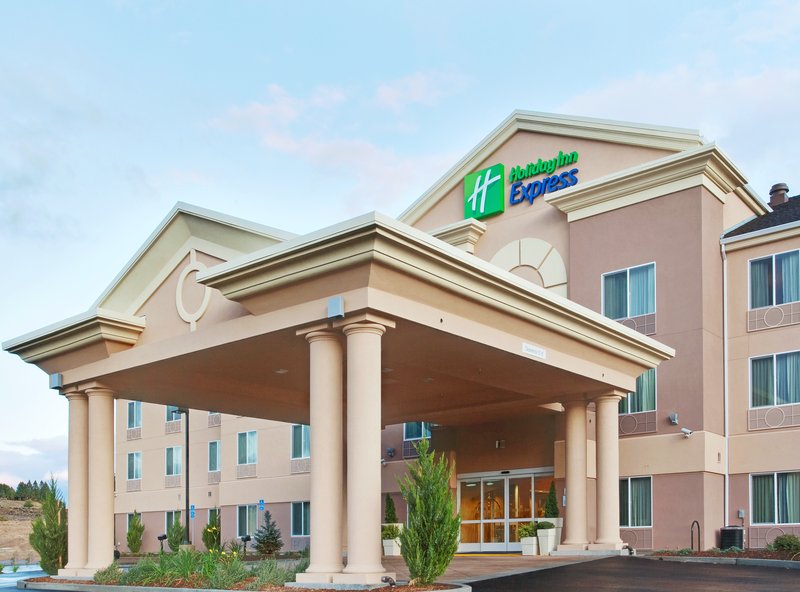 Holiday Inn Express YREKA-SHASTA AREA - Shasta Lake, CA