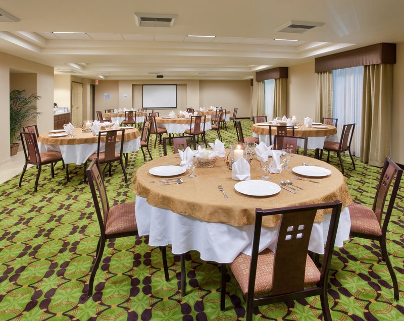 Holiday Inn Express YREKA-SHASTA AREA - Shasta Lake, CA