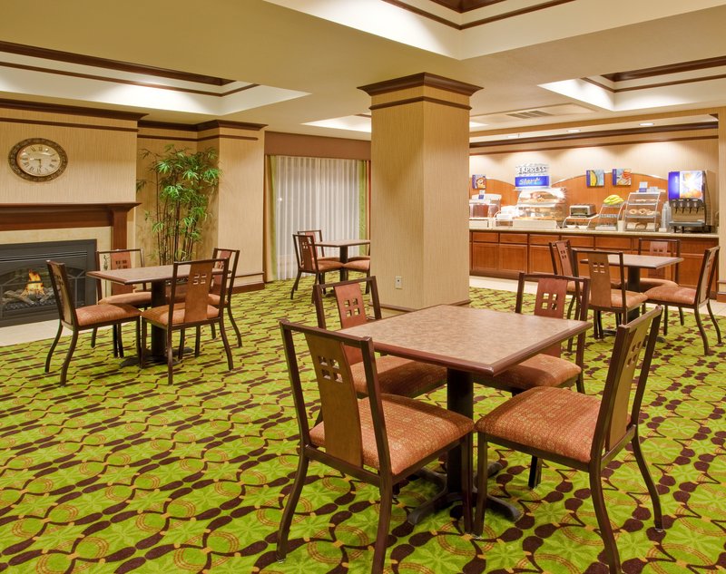 Holiday Inn Express YREKA-SHASTA AREA - Shasta Lake, CA