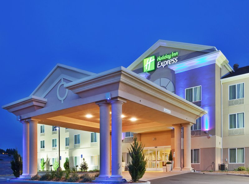 Holiday Inn Express YREKA-SHASTA AREA - Shasta Lake, CA