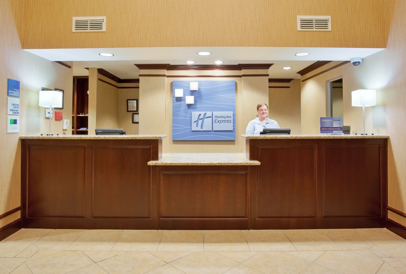 Holiday Inn Express YREKA-SHASTA AREA - Shasta Lake, CA