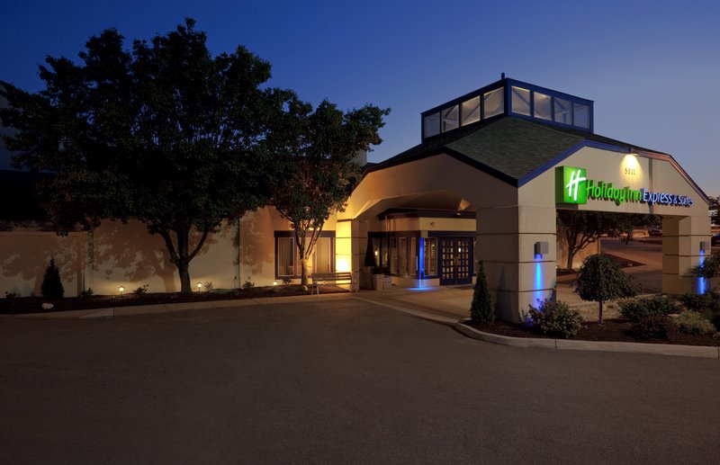 Holiday Inn Express & Suites PITTSBURGH AIRPORT - Pittsburgh, PA