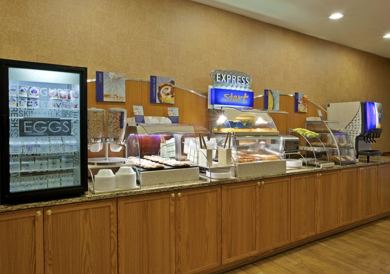 Holiday Inn Express & Suites PITTSBURGH AIRPORT - Pittsburgh, PA