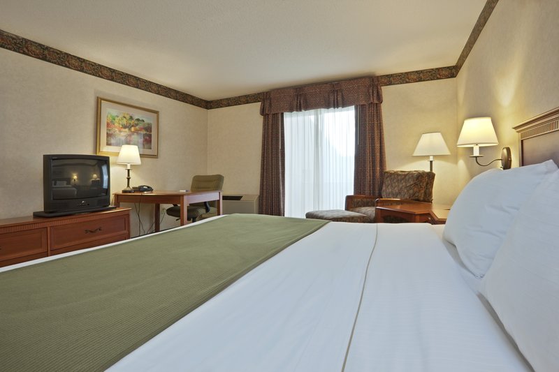 Holiday Inn Express & Suites PITTSBURGH AIRPORT - Pittsburgh, PA