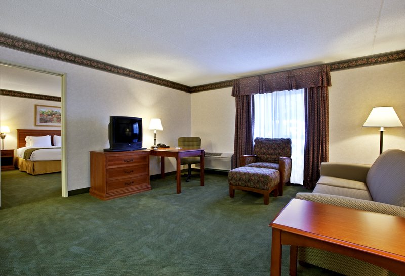 Holiday Inn Express & Suites PITTSBURGH AIRPORT - Pittsburgh, PA