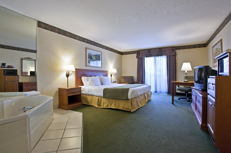 Holiday Inn Express & Suites PITTSBURGH AIRPORT - Pittsburgh, PA