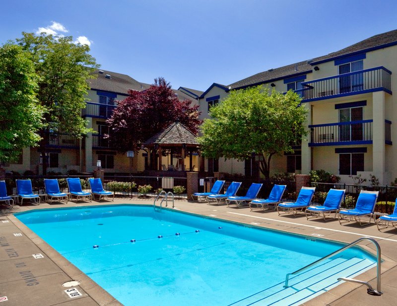 Holiday Inn Express & Suites PITTSBURGH AIRPORT - Pittsburgh, PA