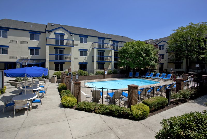 Holiday Inn Express & Suites PITTSBURGH AIRPORT - Pittsburgh, PA