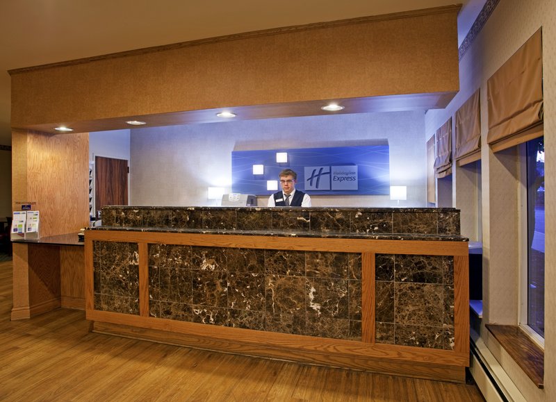 Holiday Inn Express & Suites PITTSBURGH AIRPORT - Pittsburgh, PA