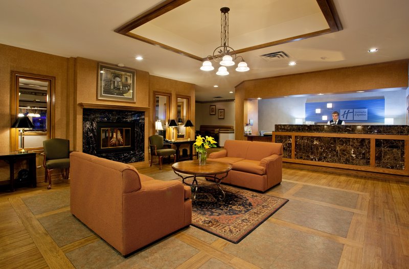 Holiday Inn Express & Suites PITTSBURGH AIRPORT - Pittsburgh, PA