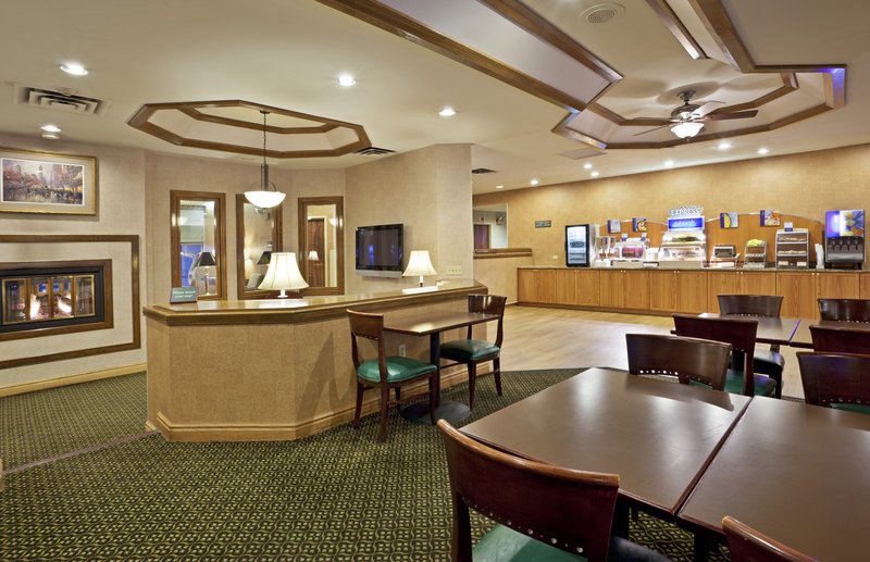 Holiday Inn Express & Suites PITTSBURGH AIRPORT - Pittsburgh, PA