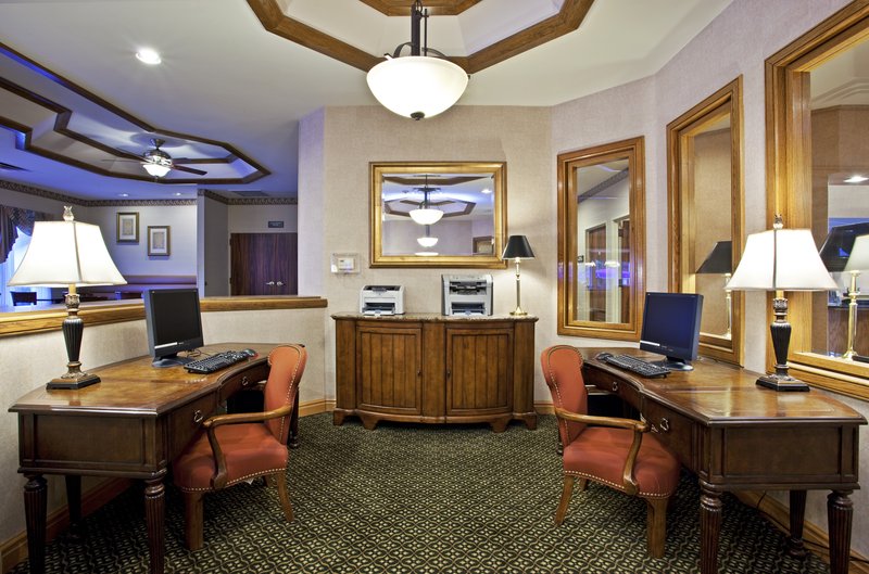 Holiday Inn Express & Suites PITTSBURGH AIRPORT - Pittsburgh, PA