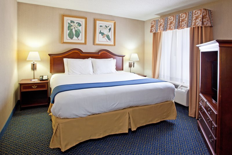 HOLIDAY INN EXPRESS - Cranberry Township, PA