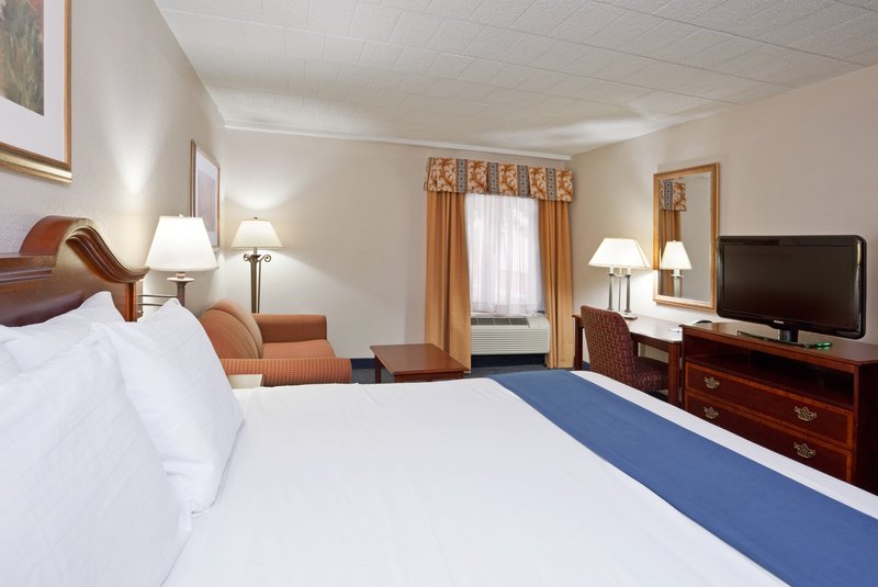 HOLIDAY INN EXPRESS - Cranberry Township, PA