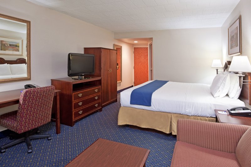 HOLIDAY INN EXPRESS - Cranberry Township, PA