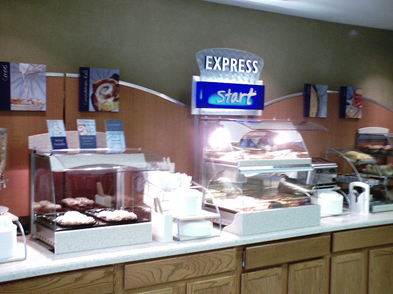 HOLIDAY INN EXPRESS - Delmont, PA