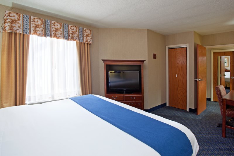 HOLIDAY INN EXPRESS - Cranberry Township, PA