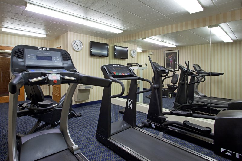 HOLIDAY INN EXPRESS - Cranberry Township, PA