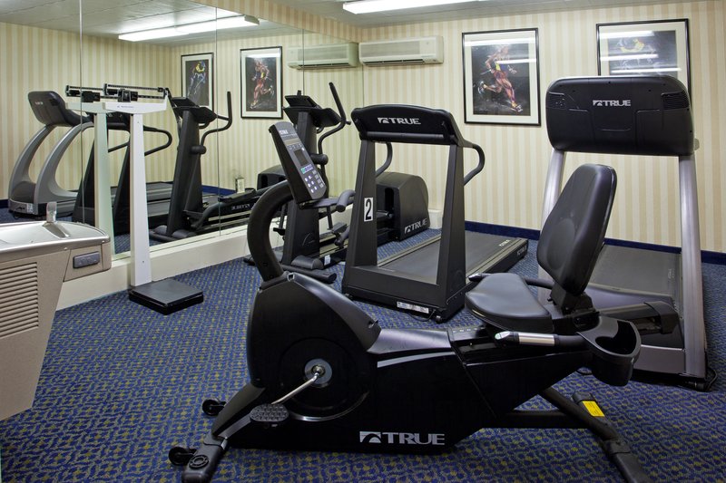 HOLIDAY INN EXPRESS - Cranberry Township, PA